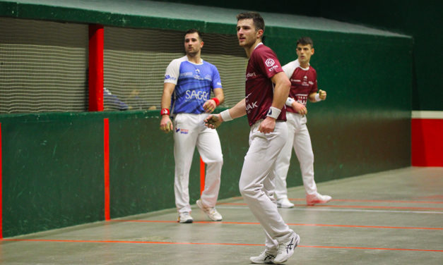 Une partie amicale entre deux championnats