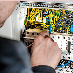 electrician-g87d352b0f_1920-1-min